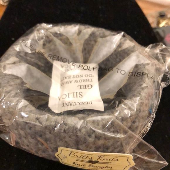 Grey knitted bangle NWT - Picture 2 of 7